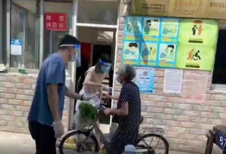 法官、司法警察、法院干警化身“白胖子”“红马甲”......共同守护扬州城！